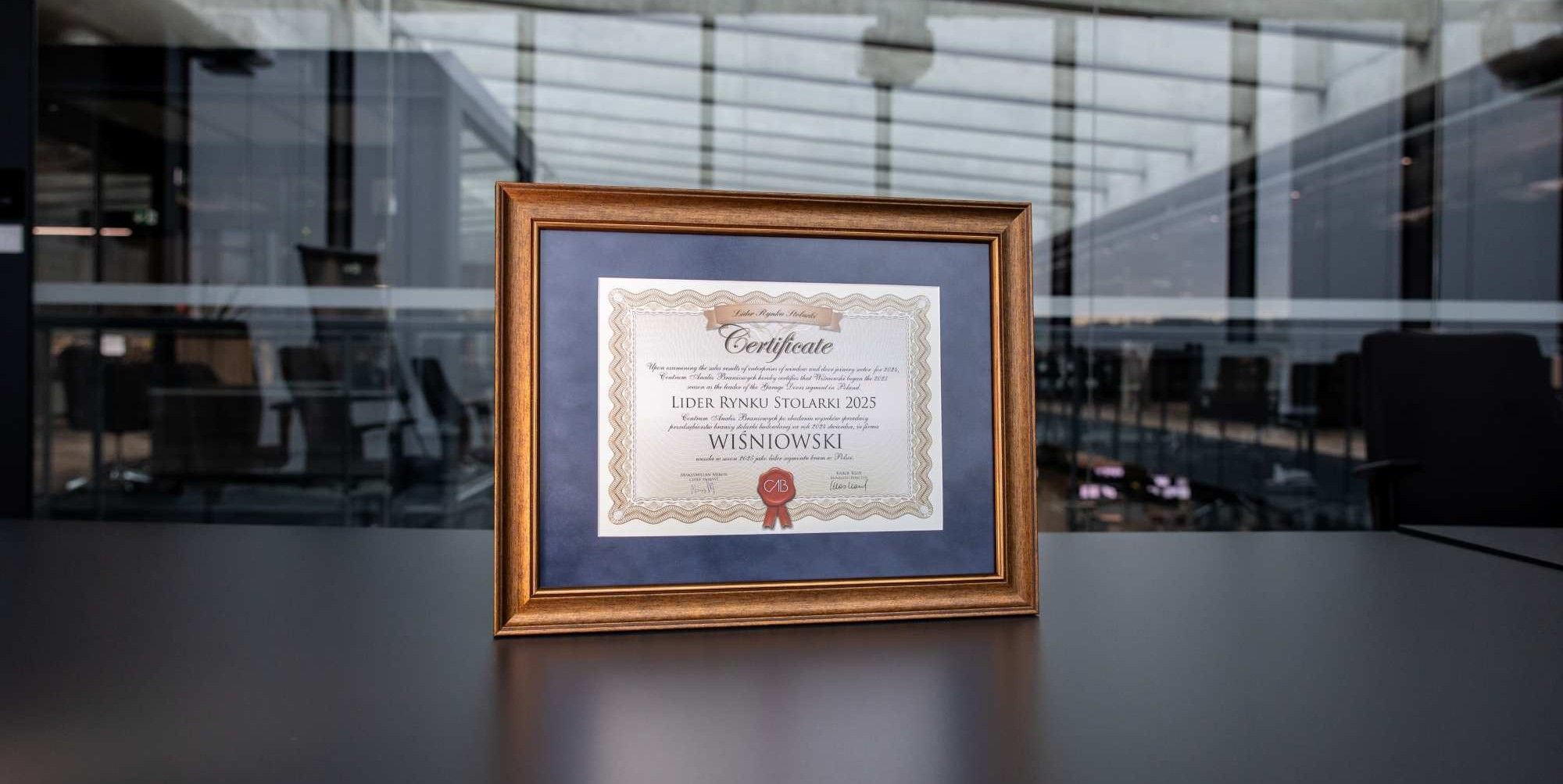 WIŚNIOWSKI Liderem Rynku Stolarki 2025 w kategorii bramy garażowe