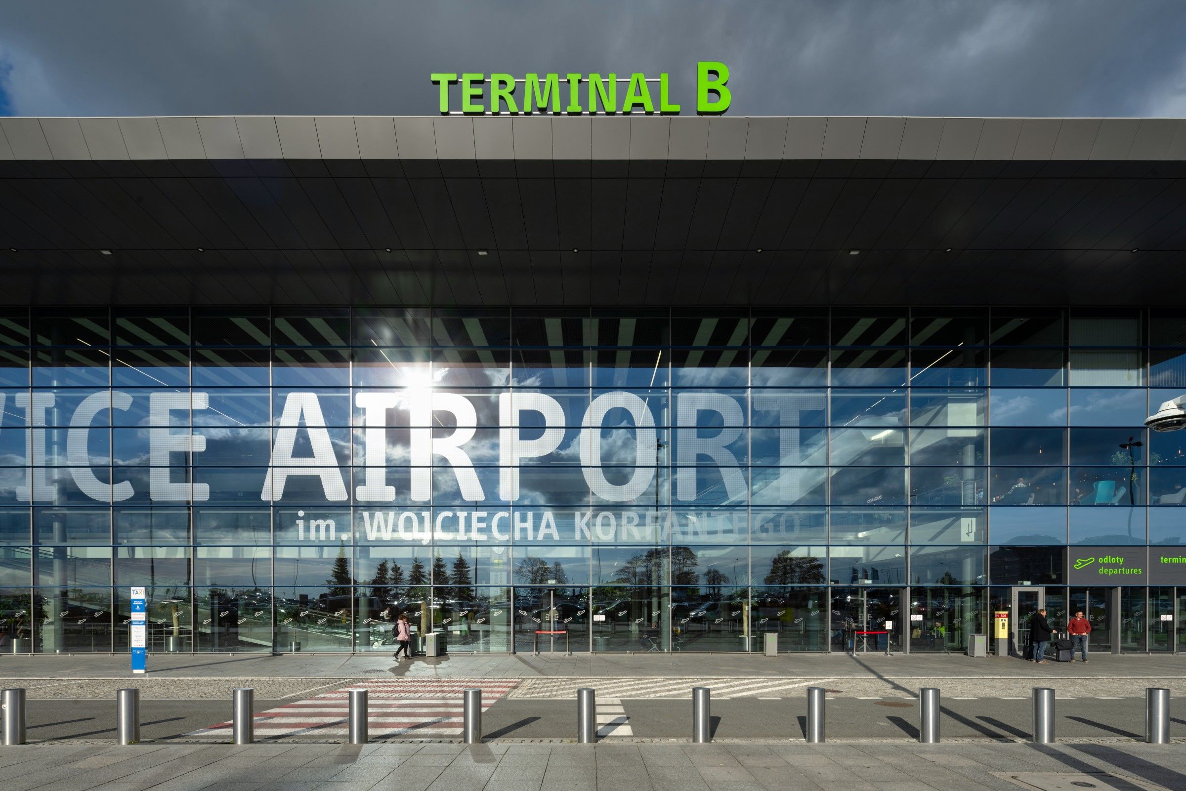 Fasady aluminiowe WIŚNIOWSKI na lotnisku Katowice Airport